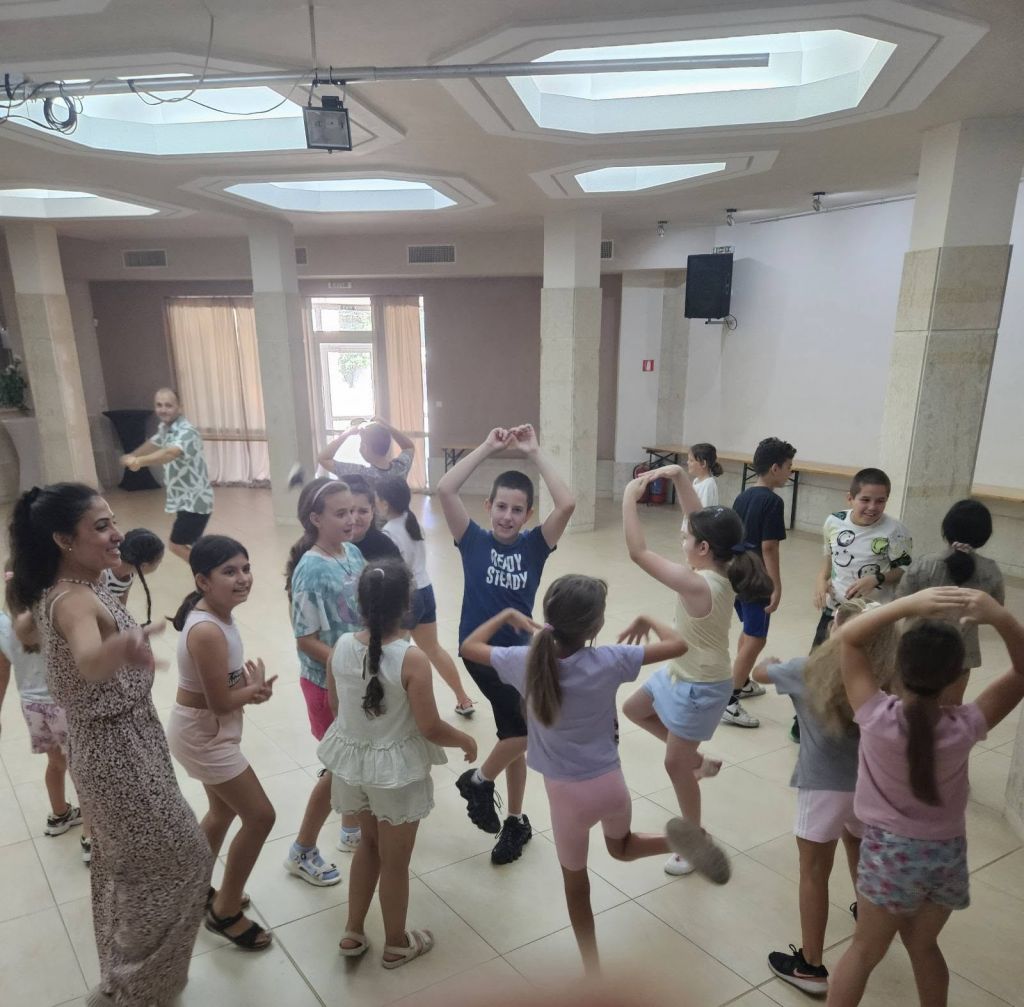 Въпреки голямата жега, в читалището кипи живот! 3
