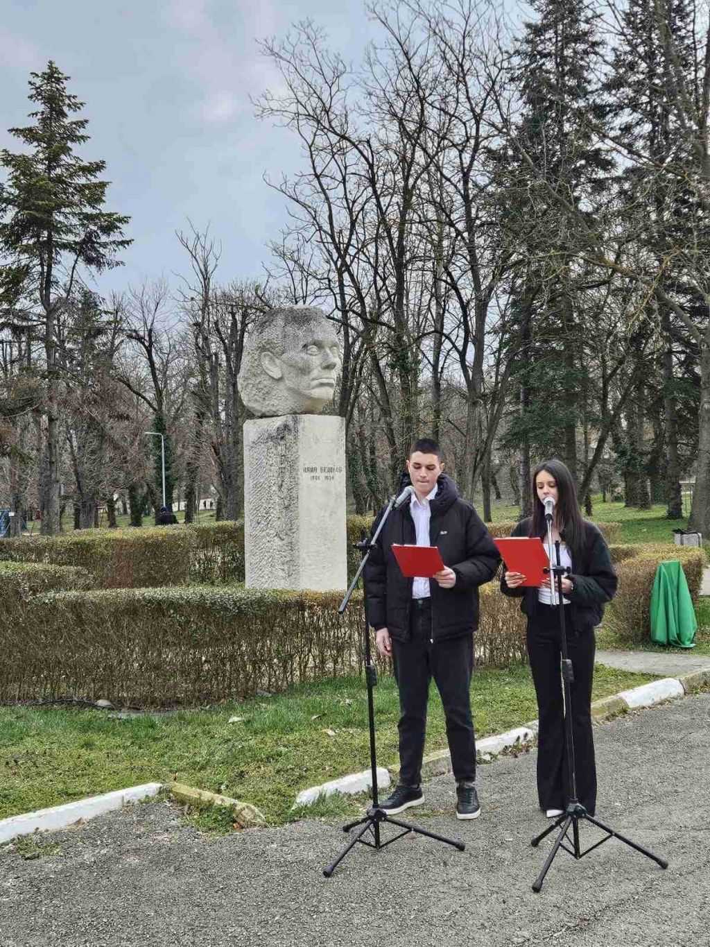 Алея на Живата памет - Дървета на Бешков 3