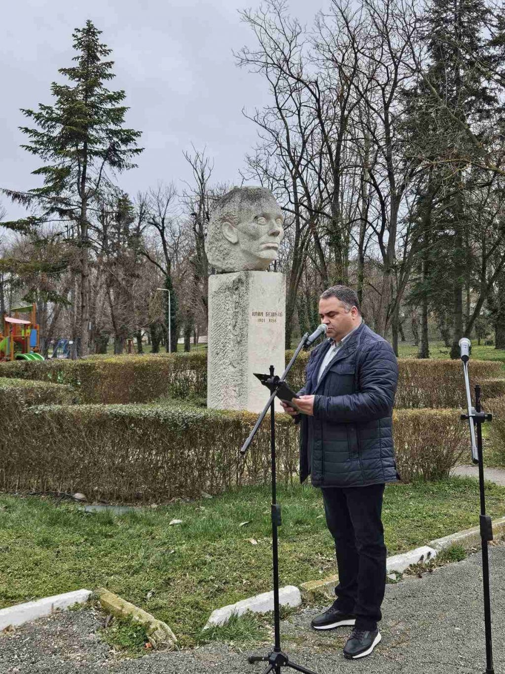 Алея на Живата памет - Дървета на Бешков 4